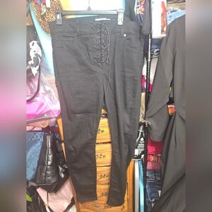 SEXY!!FUN!! Like new TORRID 18R Bombshell Lace Up Skinny Jeans